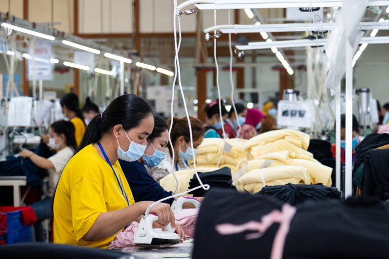 Cambodia_factory2_copyright Roman Koenig (122).jpg