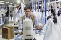 Pakistan_production_floor_portrait_Copyright Sabrina Asche-min.jpg