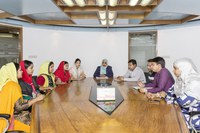 BD_dialog_manger_worker_on_one_table_2_high resolution_Copyright Sabrina Asche.jpg