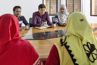 BD_dialog_manger_worker_on_one_table_high resolution_Copyright Sabrina Asche.jpg