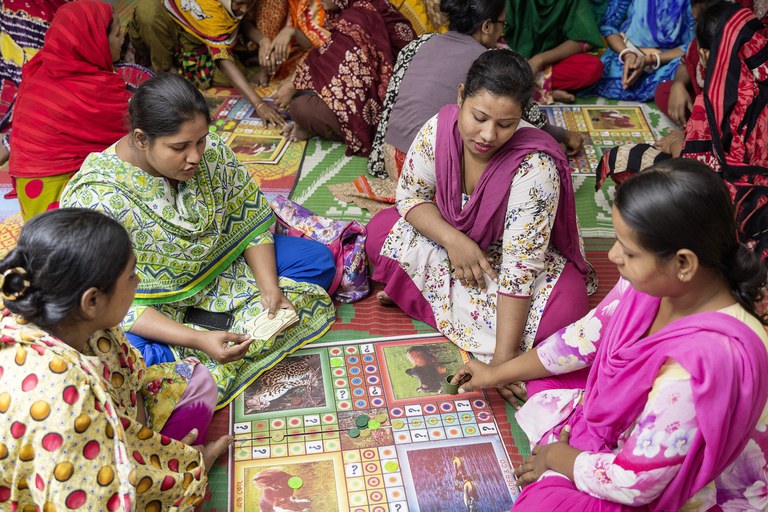 BD_women_cafe_2_high resolution_Copyright Sabrina Asche.jpg