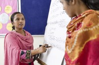 BD_women_cafe_calculation_Copyright Sabrina Asche_high resolution_Copyright Sabrina Asche.jpg