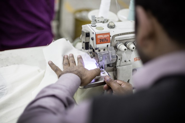 Pakistan_occupational_safety_and_health_needle_Copyright Sabrina Asche.jpg