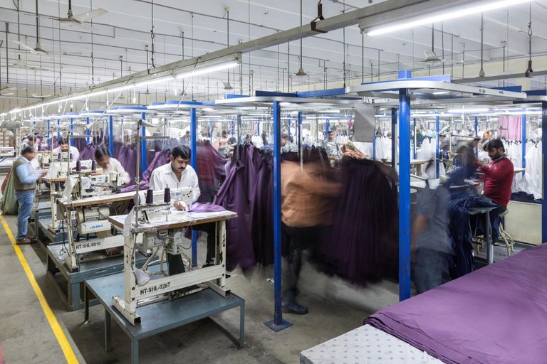 Pakistan_production_floor-small_Copyright Sabrina Asche.jpg