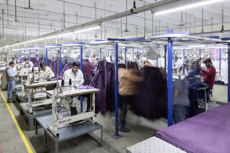 Pakistan_production_floor_Copyright Sabrina Asche.jpg