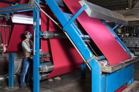 Pakistan_production_floor_mashine-klein_Copyright Sabrina Asche.jpg