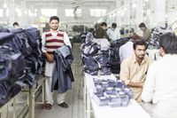 Pakistan_production_floor_portrait_2_Copyright Sabrina Asche.jpg